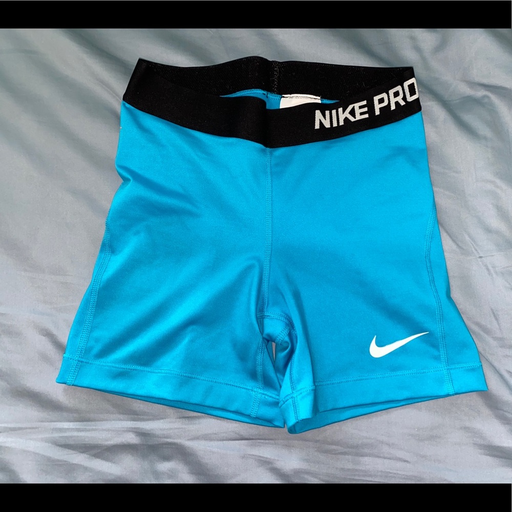 NWOT Nike Pro 5” Shorts